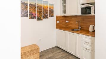Fridge, microwave, stovetop, toaster