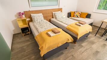 Iron/ironing board, WiFi, bed sheets