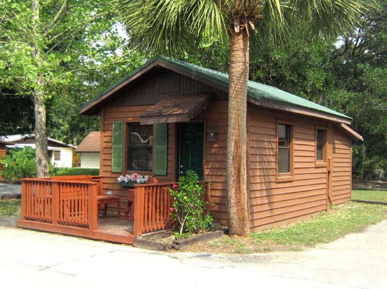 Cozy Cabin in riverfront resort