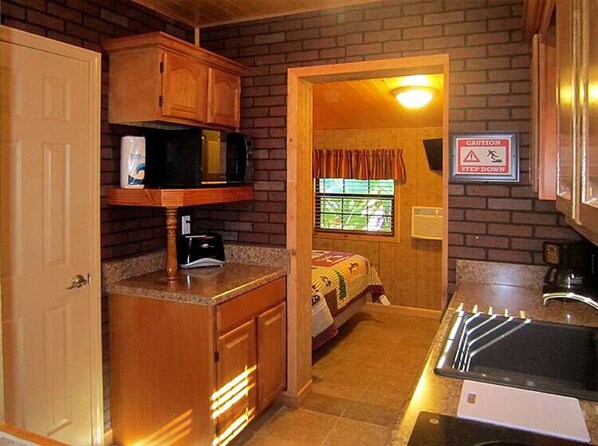 1 bedroom, WiFi, bed sheets - Cozy Cabin in riverfront resort (Inverness)