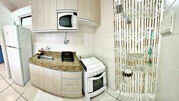 Fridge, microwave, stovetop, blender