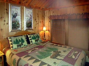 2 bedrooms, WiFi, bed sheets - Cozy Cabin in riverfront resort (Inverness)