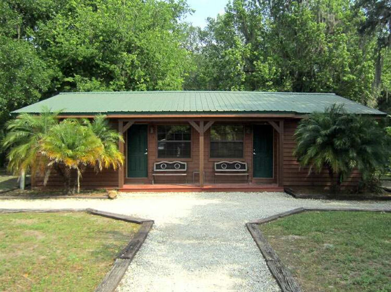 Cozy Cabin in riverfront resort