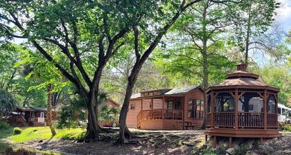 Cozy Cabin in riverfront resort