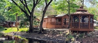 Cozy Cabin in riverfront resort