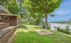 Property grounds - Rustic Hills Retreat...a scenic home on beautiful lake front property. (Union City)