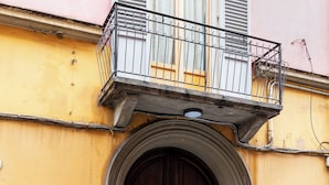 A double wooden door with a small balcony above it. - White Leaves Studio by Wonderful Italy (Bologna)