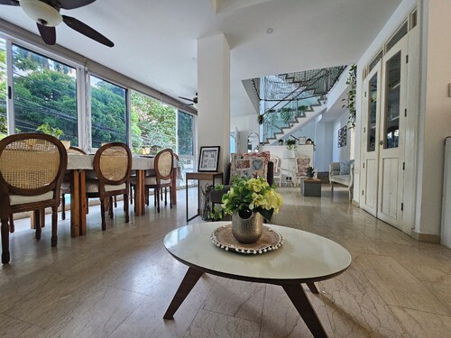 Stunning 4-Level Home-Pool, Rooftop & BBQ -6 BR, 7 BA by Mayi's Cartagena.