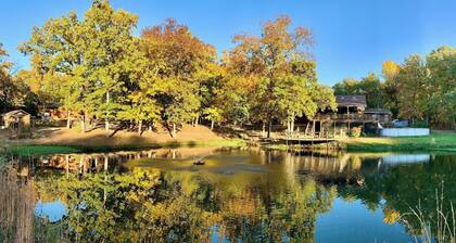 Enjoy Fall Serenity on our Woodland Retreat with Boat Parking near Truman Lake