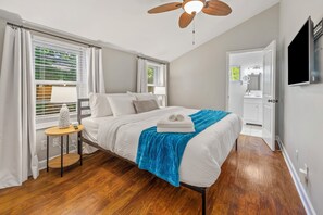 1 soverom, skrivebord, strykejern/-brett og wi-fi (inkludert)