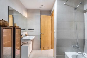 Shower, hair dryer, towels - Apartment 'Casa Graham' with Sea View, Balcony and Wi-Fi (Tazacorte)