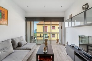 TV - Apartment 'Casa Graham' with Sea View, Balcony and Wi-Fi (Tazacorte)