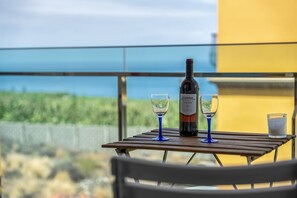 Outdoor dining - Apartment 'Casa Graham' with Sea View, Balcony and Wi-Fi (Tazacorte)