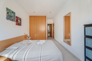 2 chambres, fer et planche à repasser, Wi-Fi gratuit, draps fournis