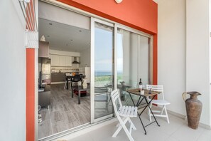 Outdoor dining - Apartment 'Casa Graham' with Sea View, Balcony and Wi-Fi (Tazacorte)