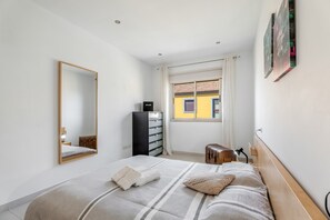 2 bedrooms, iron/ironing board, free WiFi, bed sheets - Apartment 'Casa Graham' with Sea View, Balcony and Wi-Fi (Tazacorte)