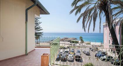 Ferienwohnung 'Wunderschöne Wohnung am Meer Chez Monique' mit Meerblick, privater Terrasse und WLAN