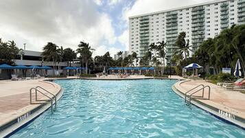 Piscine extérieure, piscine chauffée