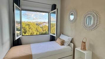 2 chambres, fer et planche à repasser, Wi-Fi gratuit, draps fournis