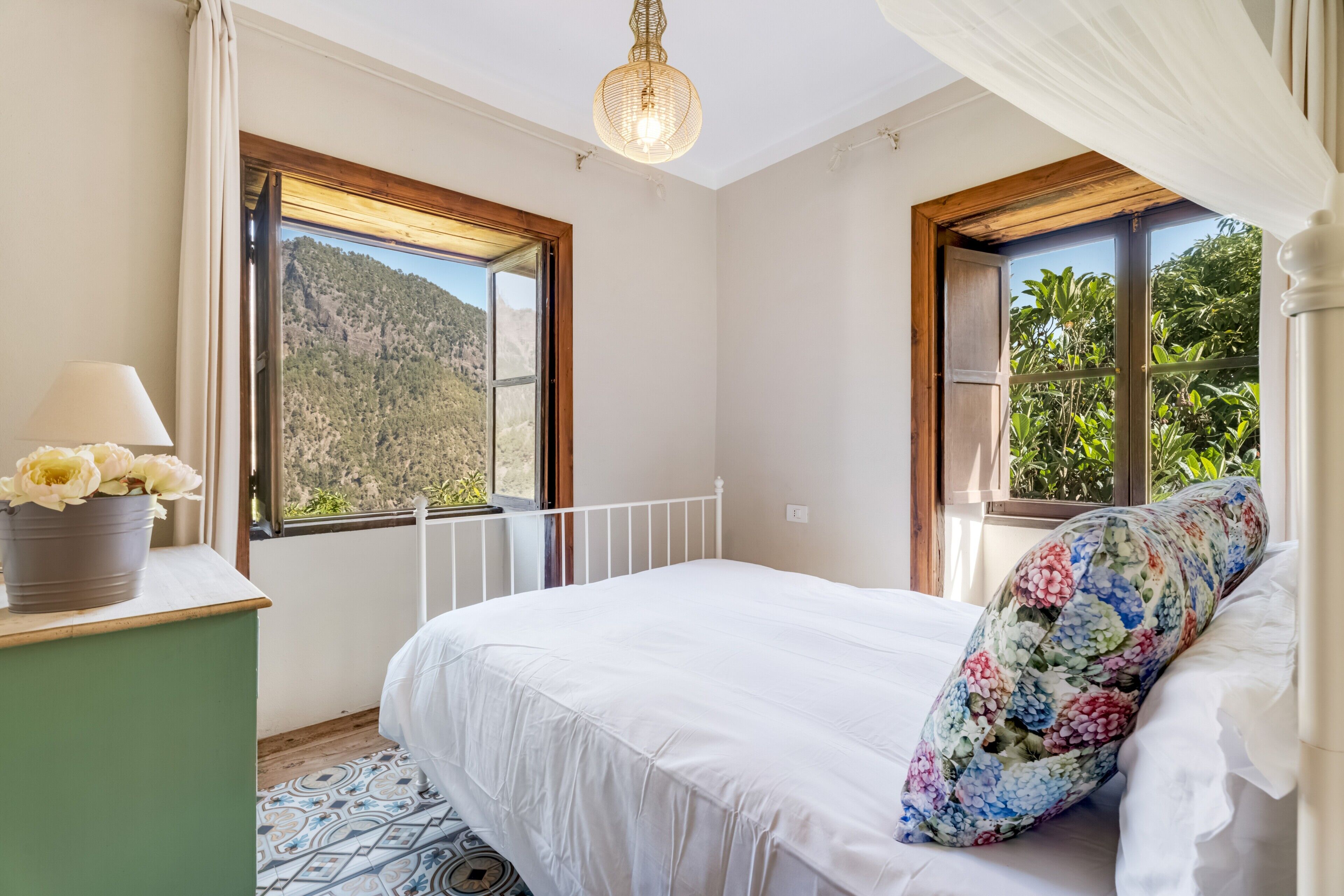 3 habitaciones, tabla de planchar con plancha y wifi gratis 