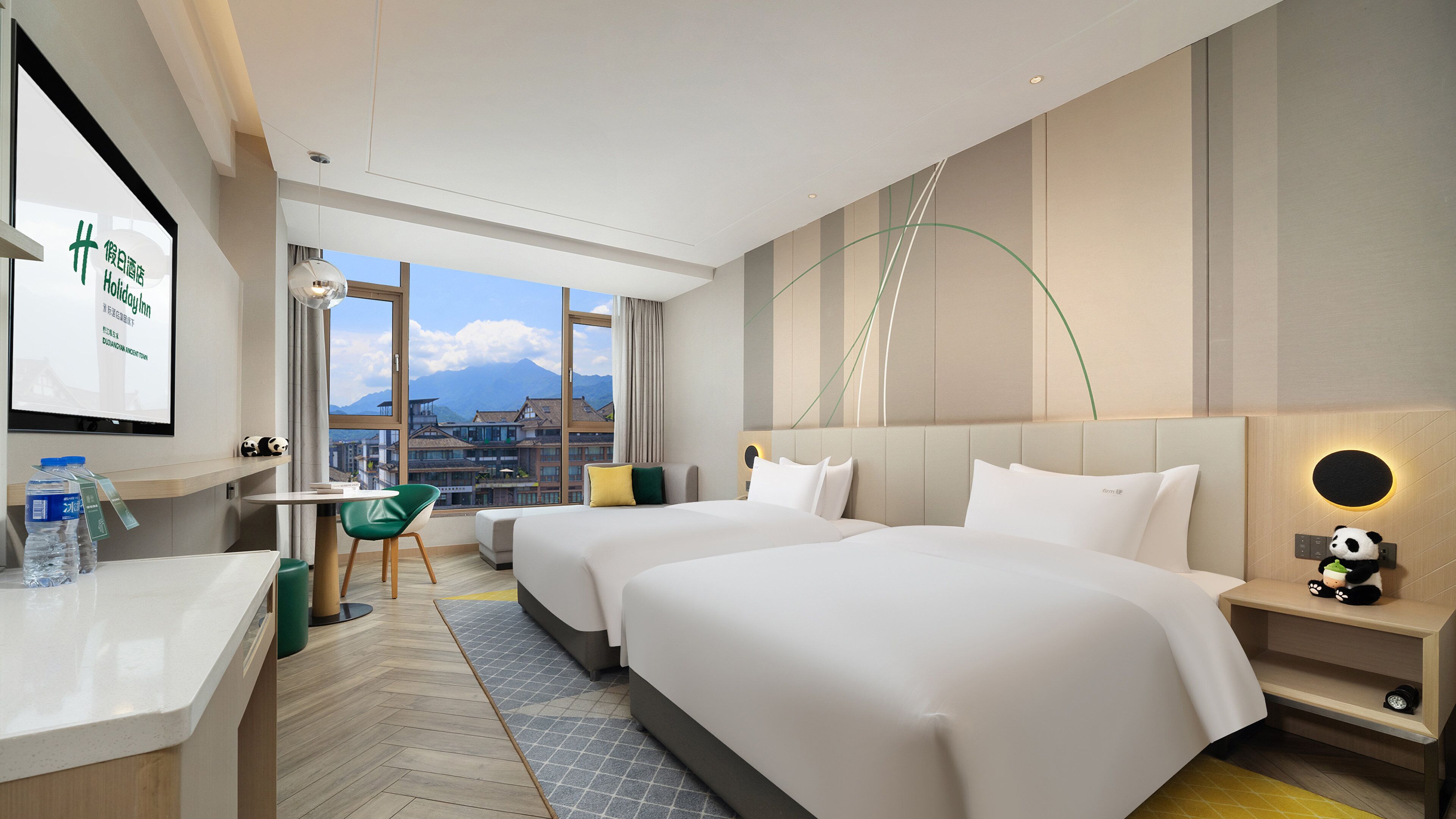 Premium kamer, 2 tweepersoonsbedden, uitzicht op bergen | Een kluis op de kamer