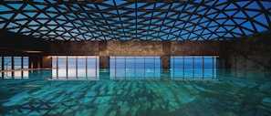 Indoor pool - Hotel Indigo Yantai Golden Coast (Yantai)