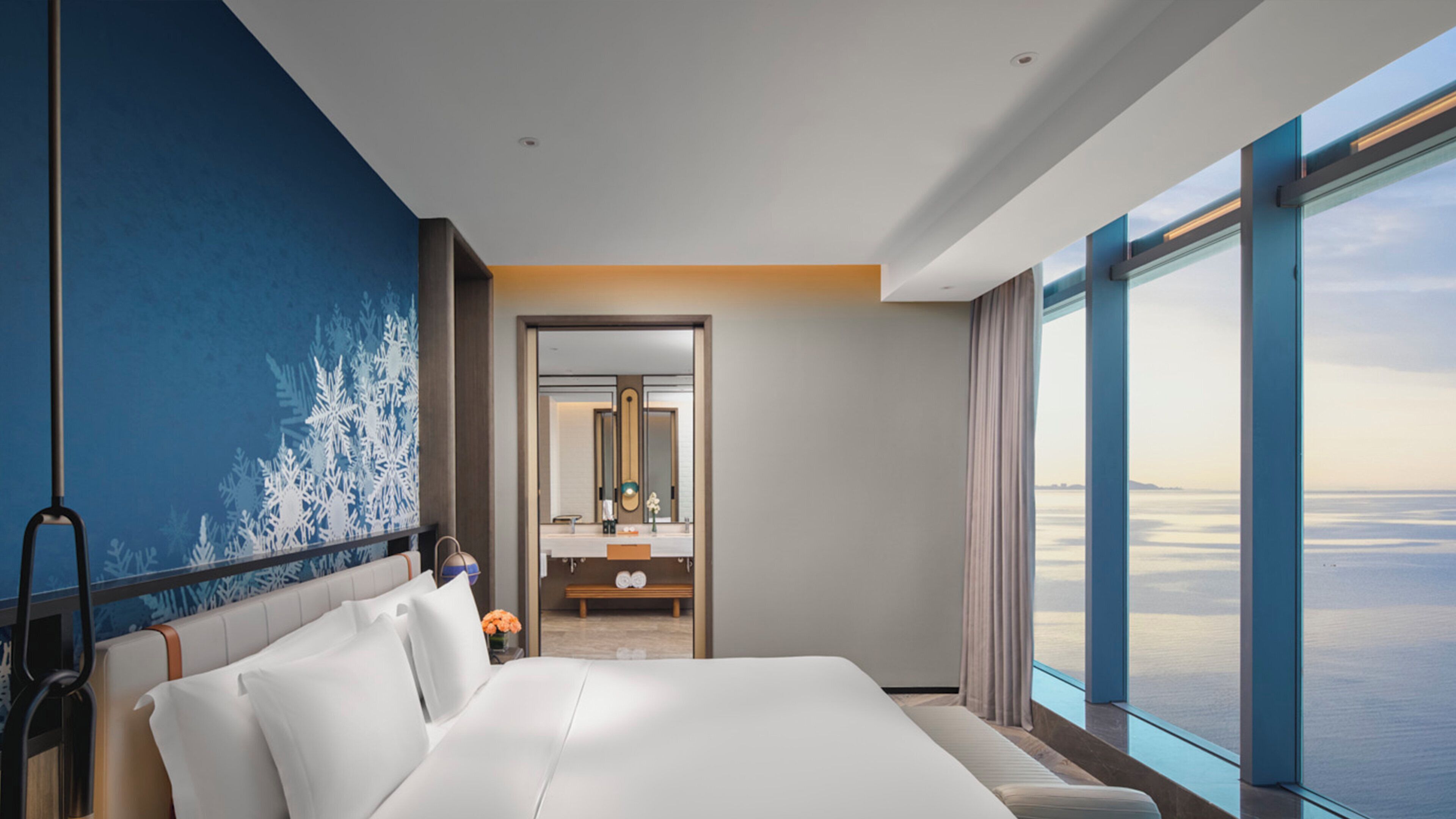 Sviitti, 1 suuri parisänky, merinäköala | Untuvapeitot, ilmaiset minibaarituotteet, tallelokero huoneessa