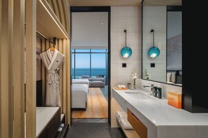 Down comforters, free minibar, in-room safe, blackout drapes