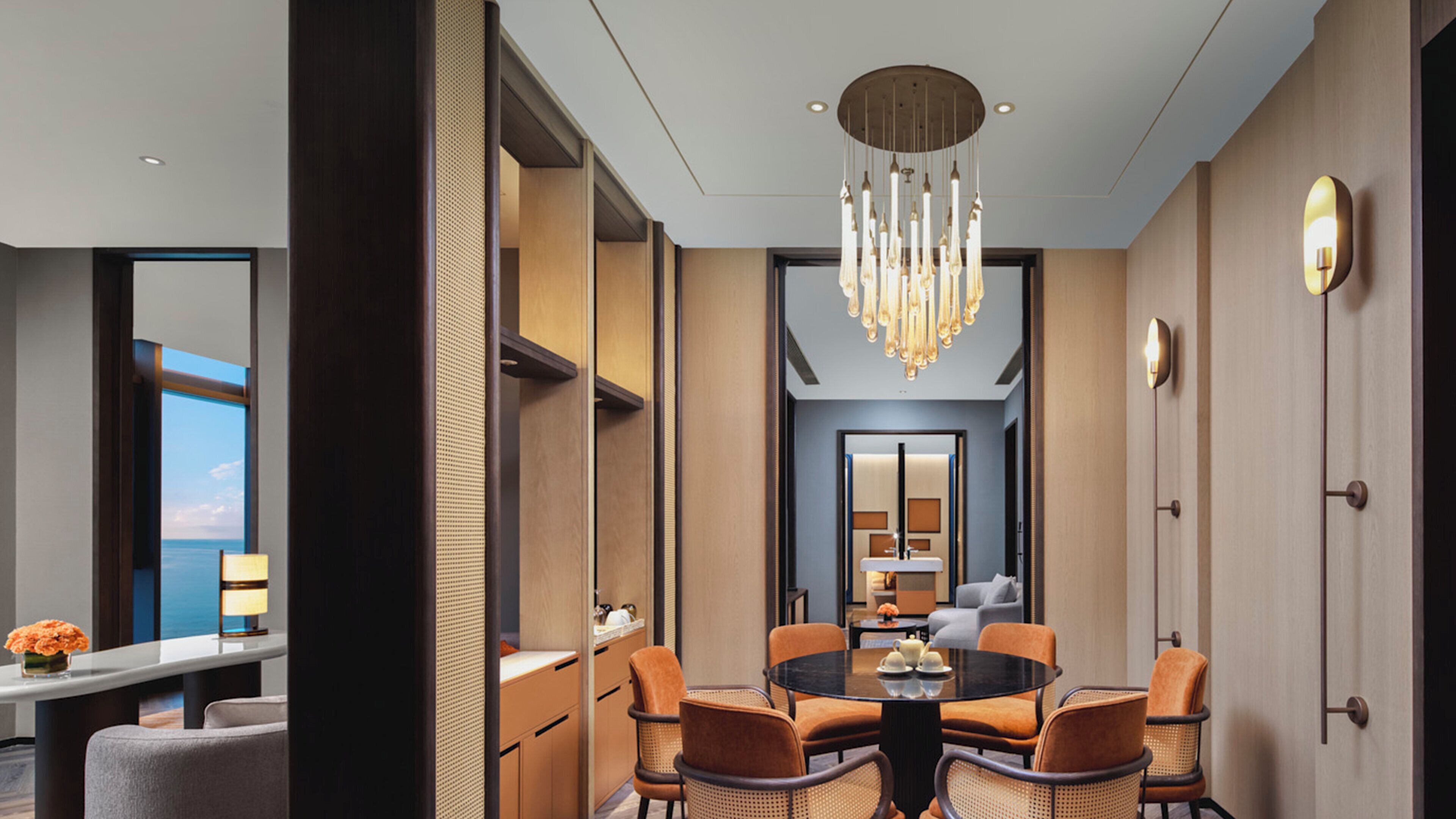 Sviitti, 1 makuuhuone, merinäköala (Dining, Meeting) | Untuvapeitot, ilmaiset minibaarituotteet, tallelokero huoneessa