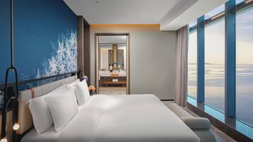 Edredones de plumas, minibar con artículos gratuitos, caja fuerte