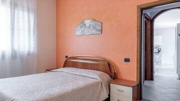 1 chambre, fer et planche Ă  repasser, Wi-Fi gratuit, draps fournis