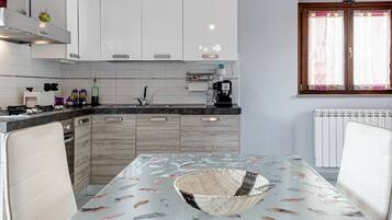 Geladeira, fogão, cooktop, lava-louças