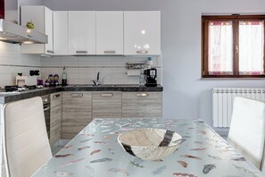 Réfrigérateur, four, plaque de cuisson, lave-vaisselle