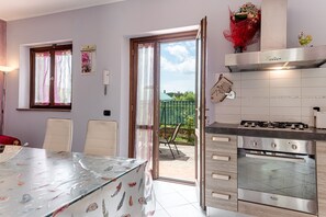 Refrigerador, horno, parrilla de estufa y lavavajillas 