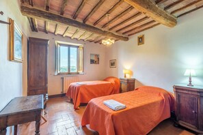 2 bedrooms, iron/ironing board, free WiFi, bed sheets - Apartment 'Villa Caselunghe' with Shared Pool, Wi-Fi and Air Conditioning (Siena)