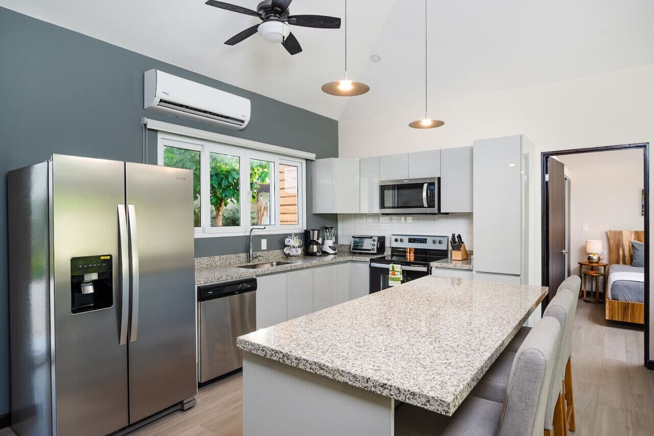 冰箱、微波炉、烤箱、炉灶