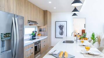 Fridge, microwave, oven, stovetop