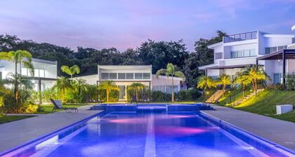 The Enclave Avellanas - Villa B4