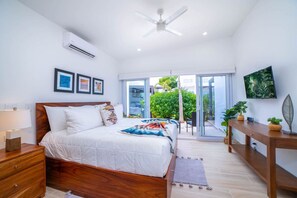 3 室のベッドルーム、デスク、アイロン / アイロン台、旅行用ベビーベッド