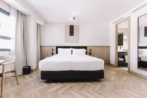 Monolocale | Una cassaforte in camera, con stile personalizzato