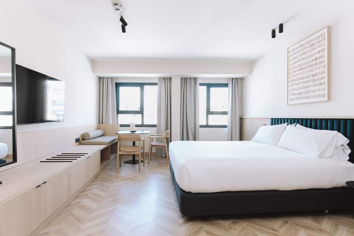 Studio, 1 Queen Bed with Sofa bed | In-room safe, individually decorated, individually furnished