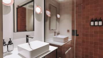 Studio, 1 Queen Bed with Sofa bed | Bathroom | Shower, hair dryer, towels, soap