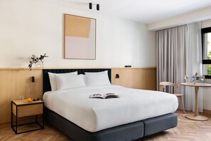 In-room safe, individually decorated, individually furnished - Aspasios Sofia Apartments (Madrid)