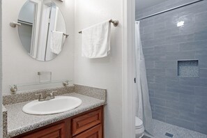 Handtücher, Seife, Toilettenpapier