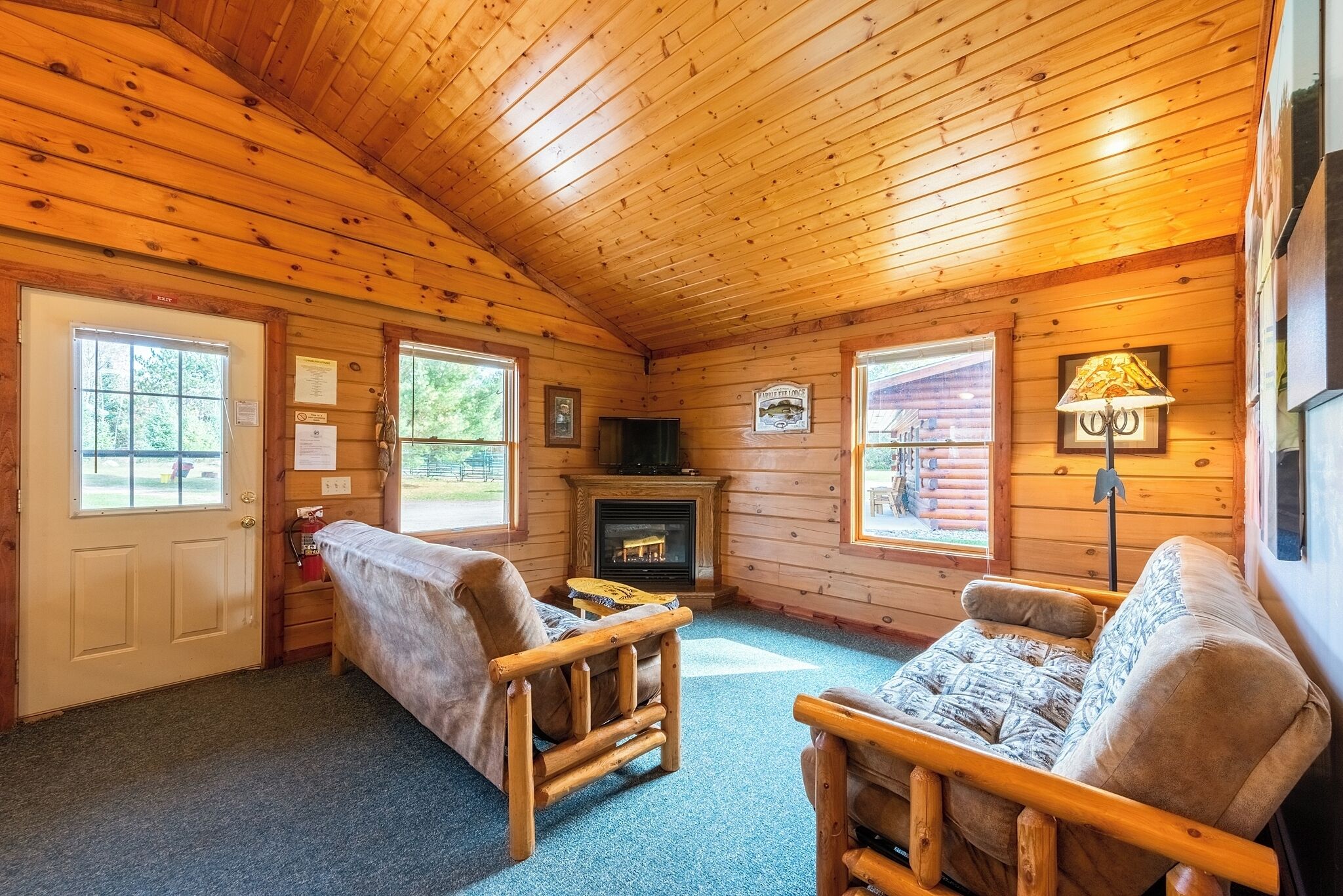 TV, fireplace, offices