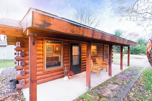Ash Cabin Porch
Enjoy your morning coffee or evening beverage on the Porch of the Ash Cabin! Many times there are horses in the pens right out your front door or they could even be your own horses. The wild life strolls through from time to time and don't miss out on the Ranch Guinea hens who are great entertainment!