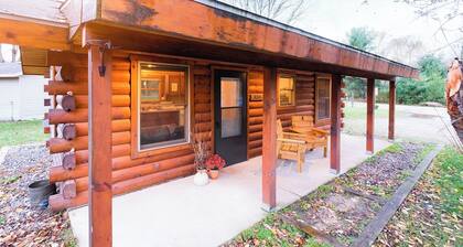 Perfect for Couples, Pet Friendly, Wildlife Theme, Log Cabin, Fireplace