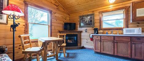 تلفزيون، مدفأة، مكتب