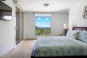 3 Schlafzimmer, Schreibtisch, Bügeleisen/Bügelbrett, Reisekinderbett