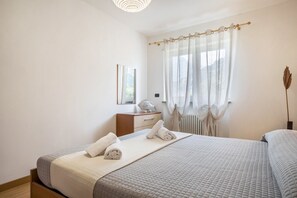 2 bedrooms, bed sheets